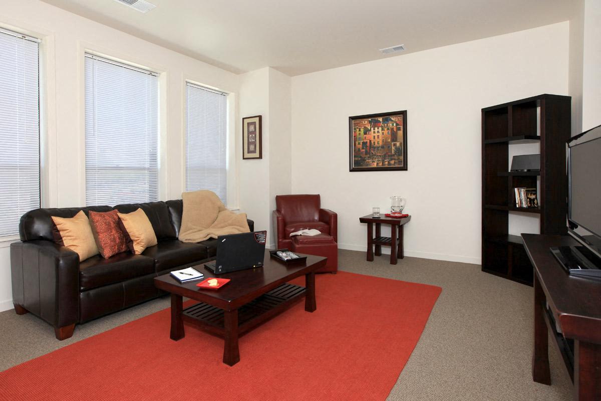 Oakwood Shores Apartments in Chicago, IL Photo Gallery